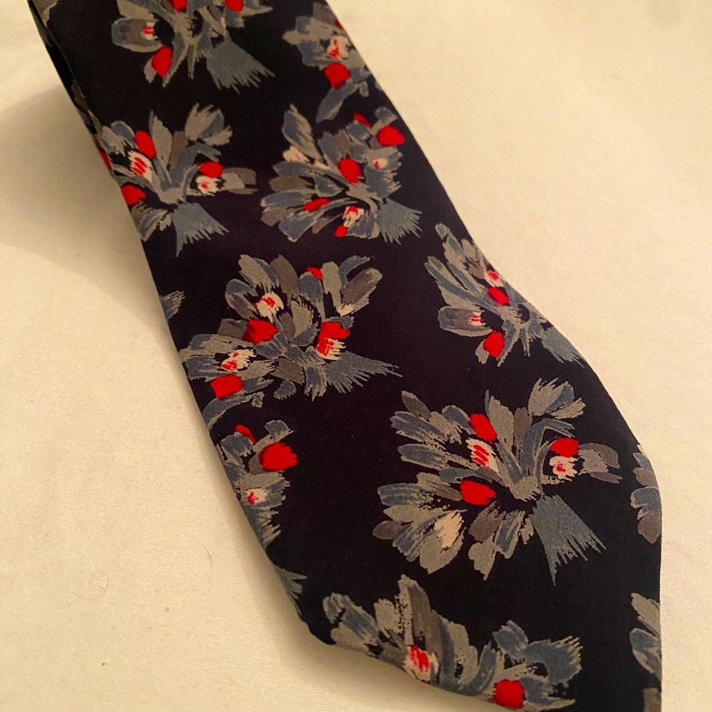 Stylish Black and Red Floral Tie